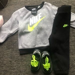 Nike sweatsuit(24m) with matching Airmax(6c)